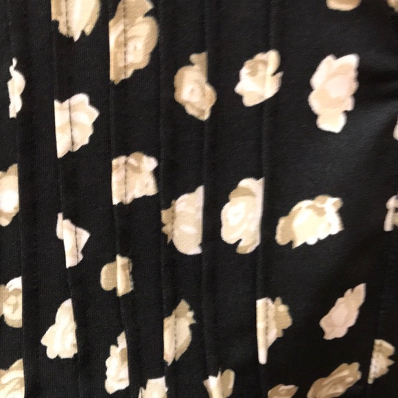 Cute floral top - Picture 3 of 3